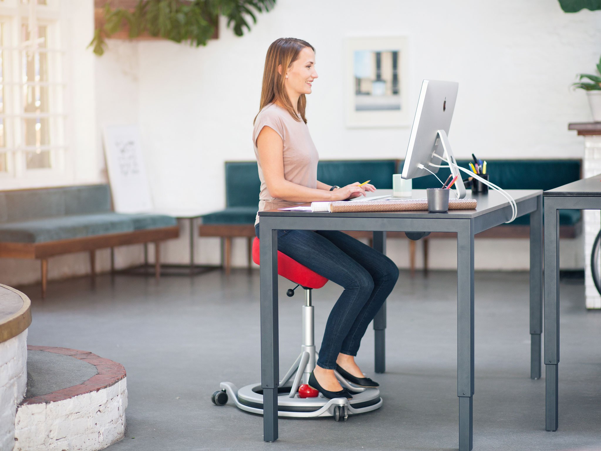 5 simple physiotherapy exercises to do at your office desk